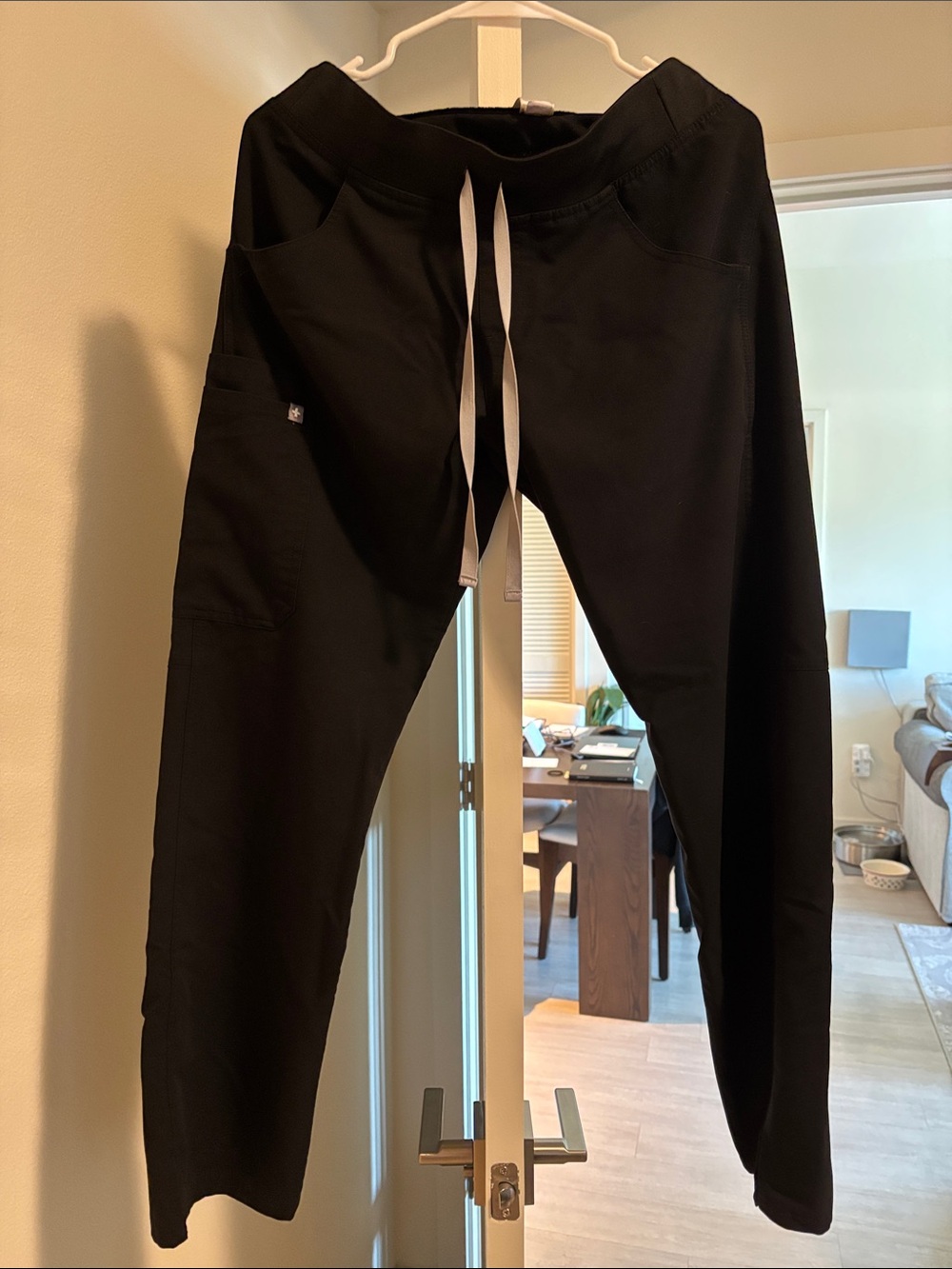 Figs Women's Black Straight-Leg Scrub Pants with White Drawcord